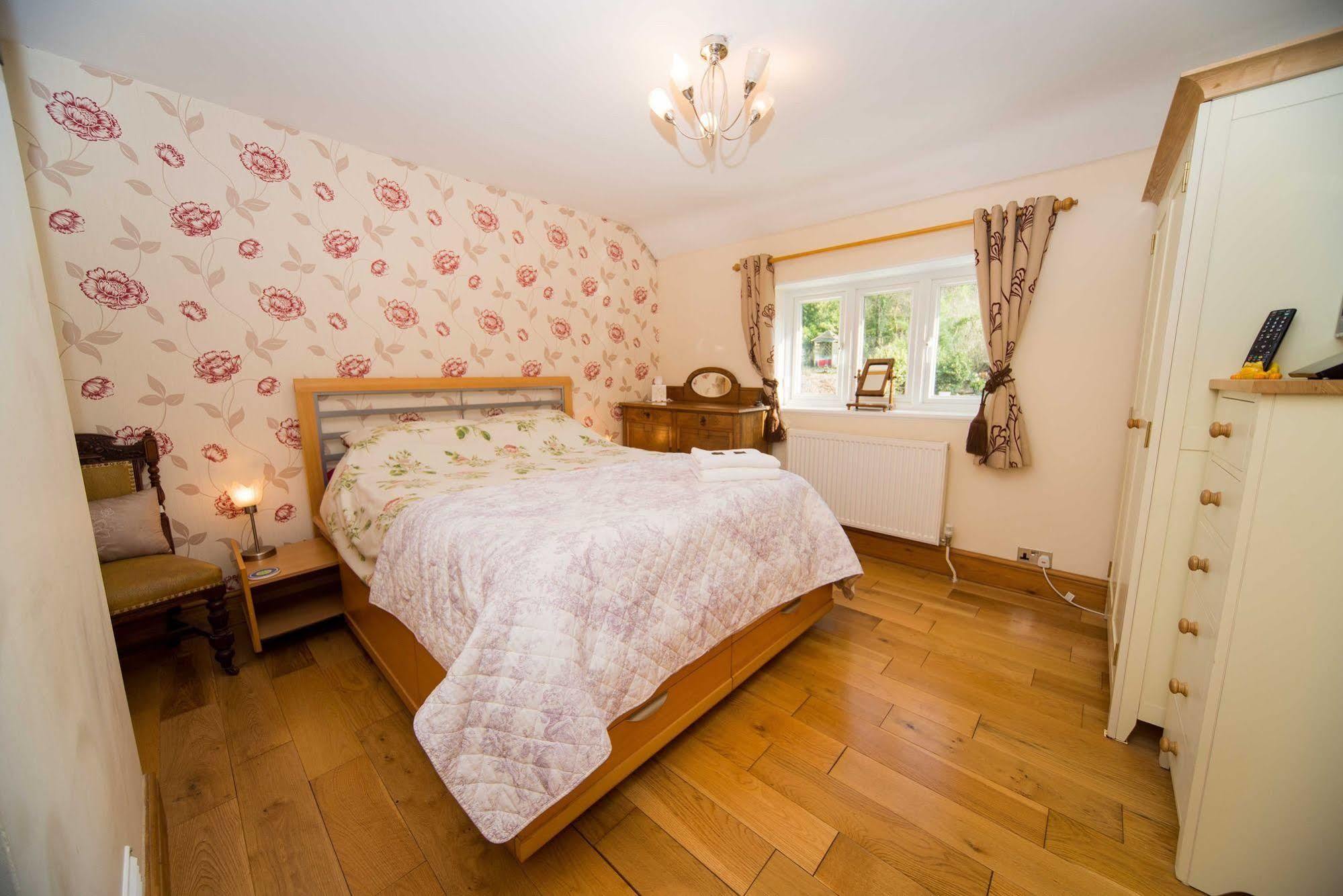 Stunning Countryside Views & Private Balcony! Cozy Room, 3 Miles To Lyme Regis - Free Parking & Wifi Axminster Bagian luar foto