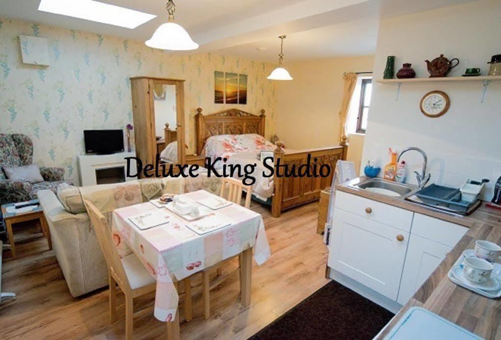 Stunning Countryside Views & Private Balcony! Cozy Room, 3 Miles To Lyme Regis - Free Parking & Wifi Axminster Bagian luar foto