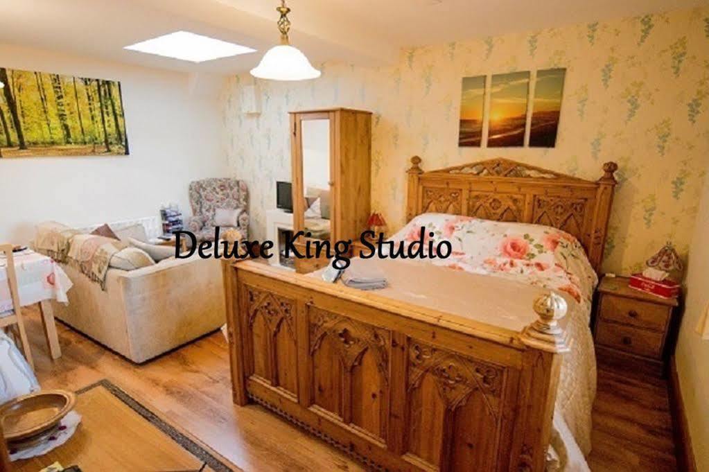 Stunning Countryside Views & Private Balcony! Cozy Room, 3 Miles To Lyme Regis - Free Parking & Wifi Axminster Bagian luar foto