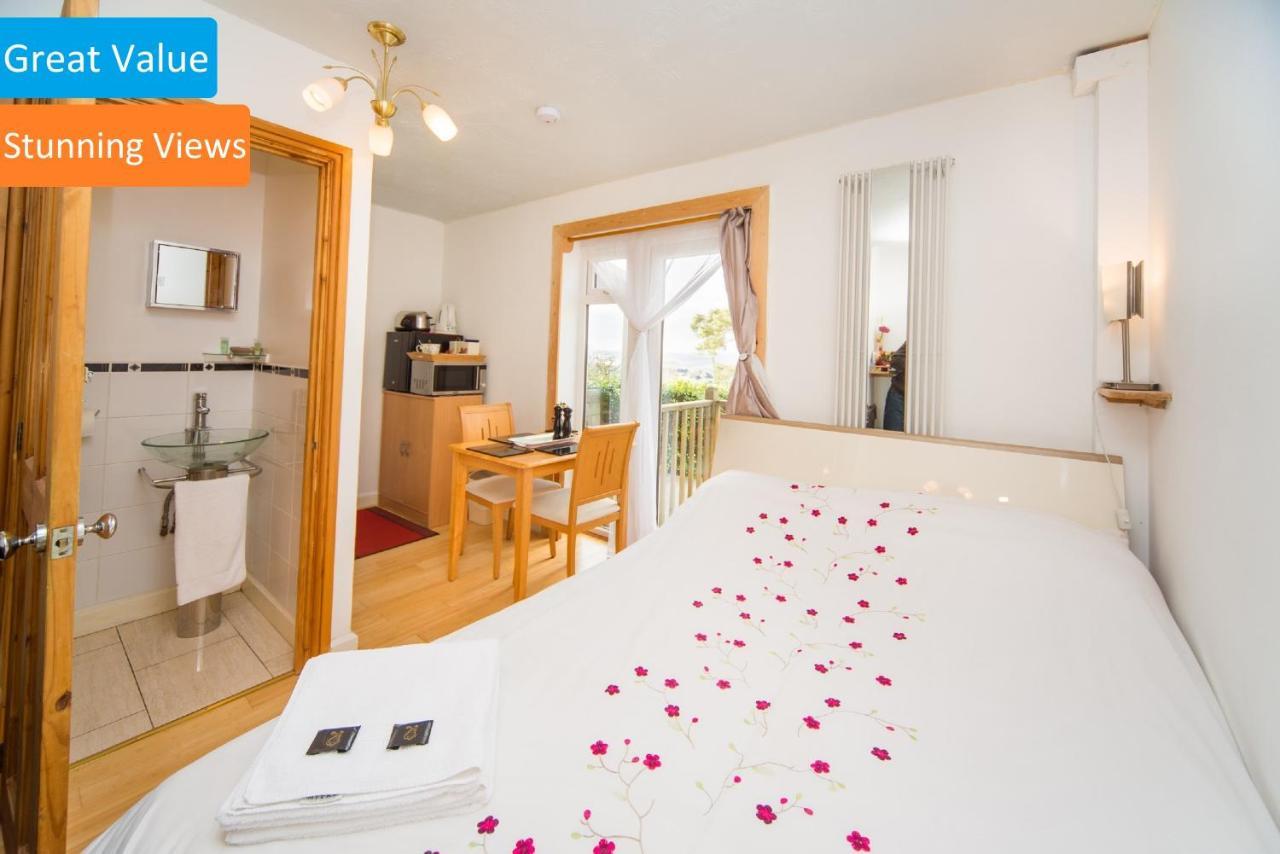 Stunning Countryside Views & Private Balcony! Cozy Room, 3 Miles To Lyme Regis - Free Parking & Wifi Axminster Bagian luar foto